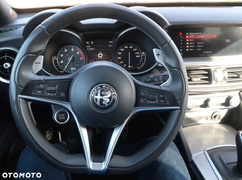 Alfa Romeo Stelvio 2.0 Turbo 16V AT8-Q4 Ti - 15
