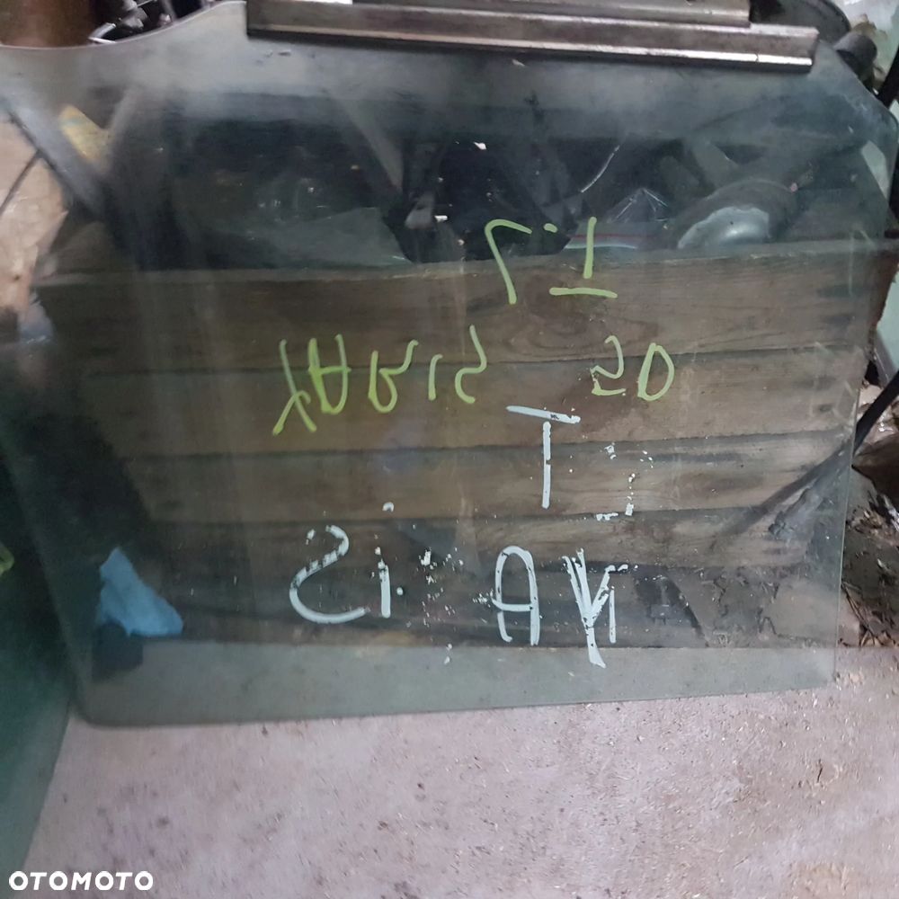 szyba z drzwi toyota yaris I 3d 5d - 6