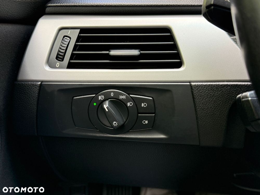 BMW Seria 3 318i - 16