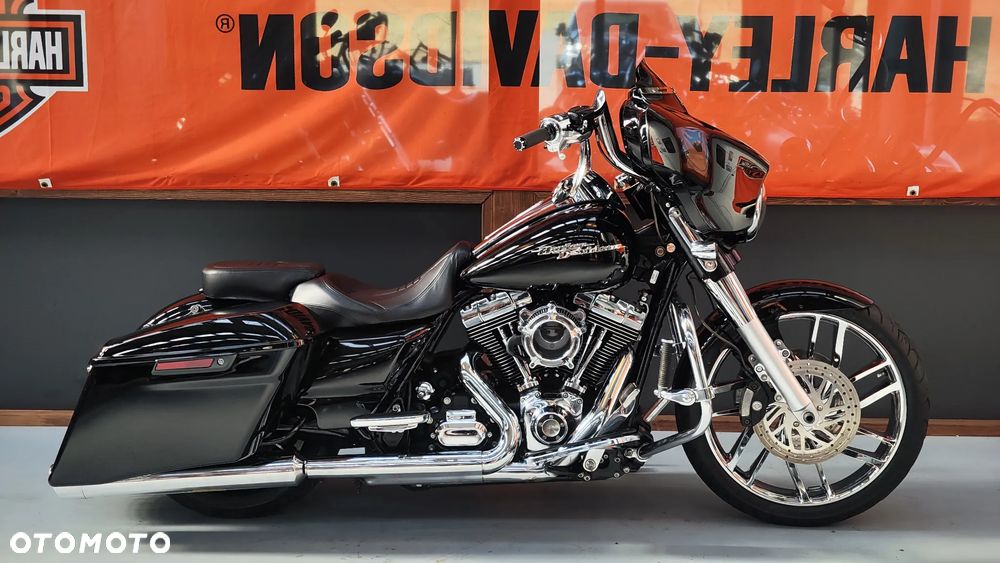 Harley-Davidson Touring Street Glide - 2