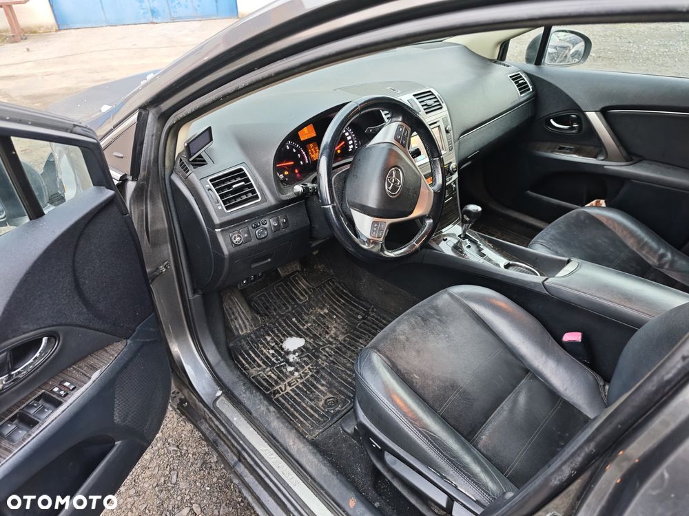 Toyota Avensis 1.8 Premium MS - 9