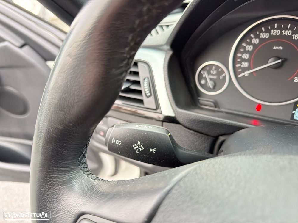 BMW 318 d Pack M - 23