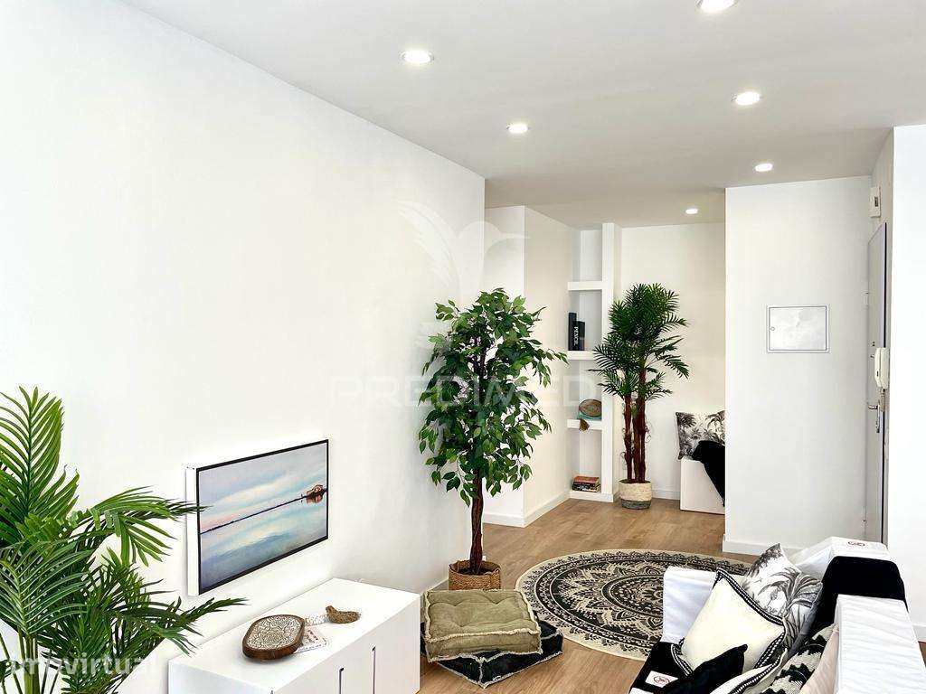 Apartamento T2 Benfica, totalmente renovado, no Centro de Lisboa! - Grande imagem: 2/25