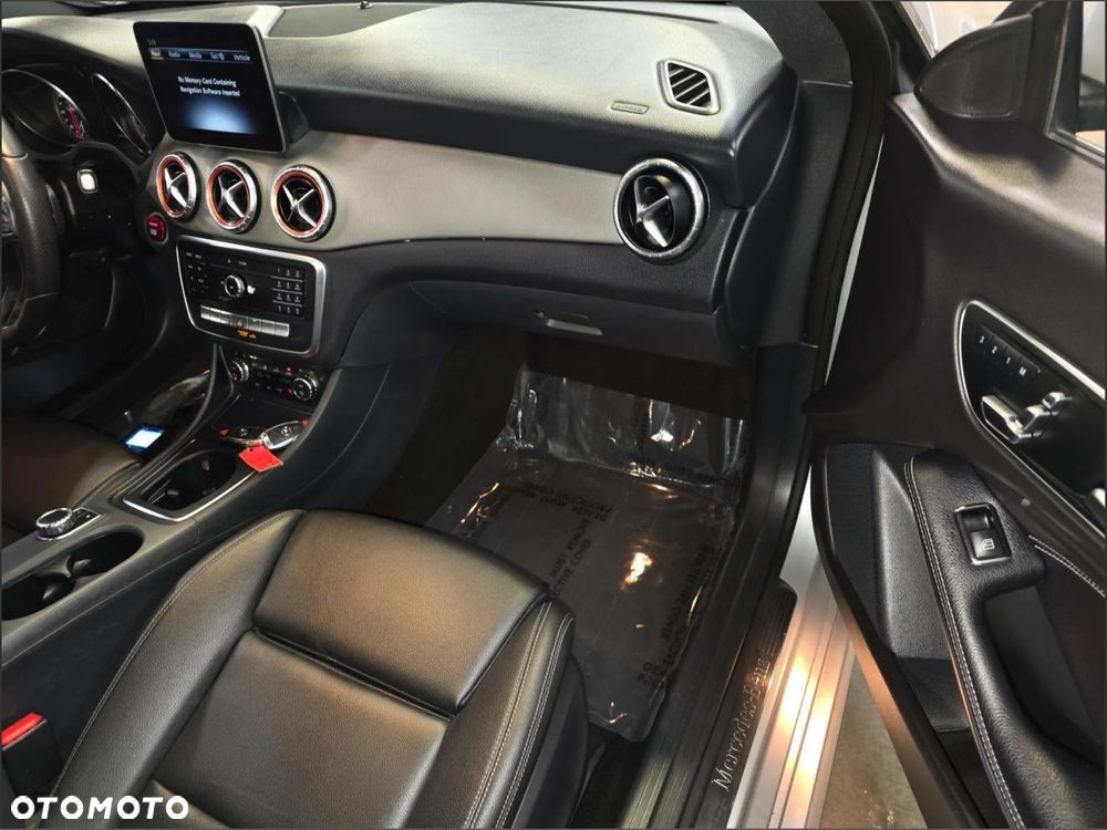 Mercedes-Benz CLA 250 7G-DCT AMG Line - 16