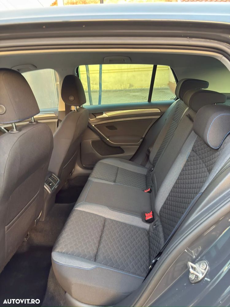 Volkswagen Golf - 10