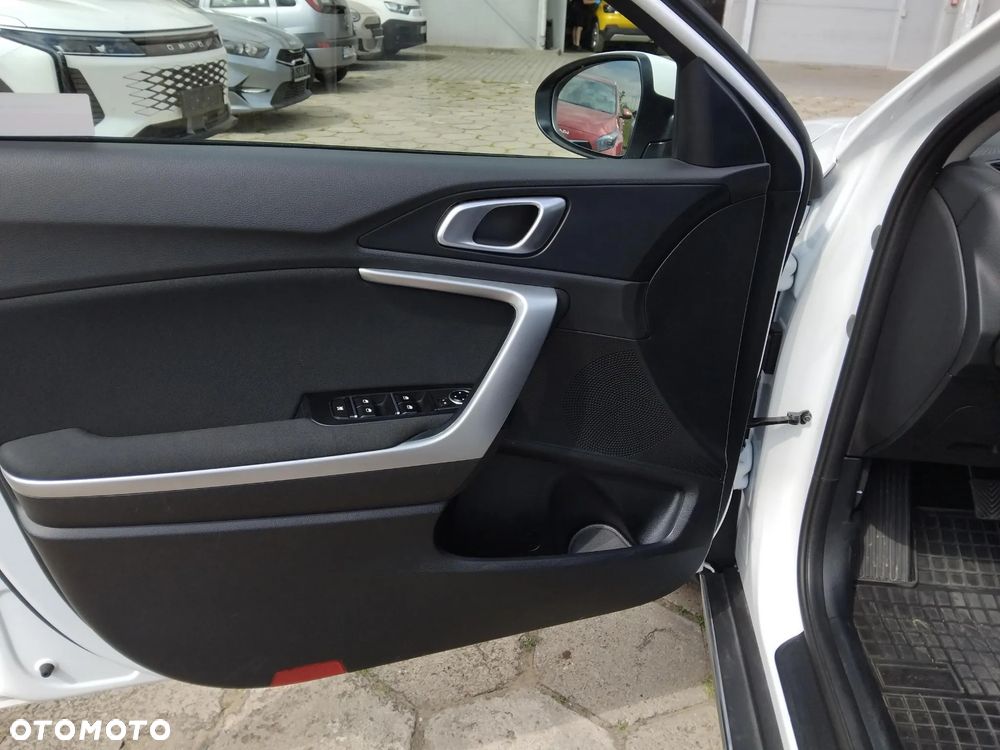 Kia XCeed 1.5 T-GDI M - 17