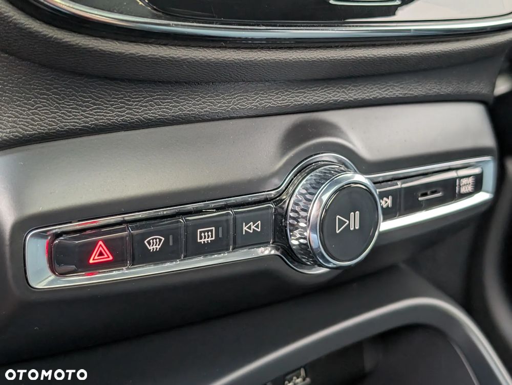 Volvo XC 40 B4 Ultra Black Edition - 28