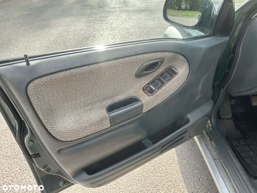 Suzuki Grand Vitara 2.5 V6 - 25