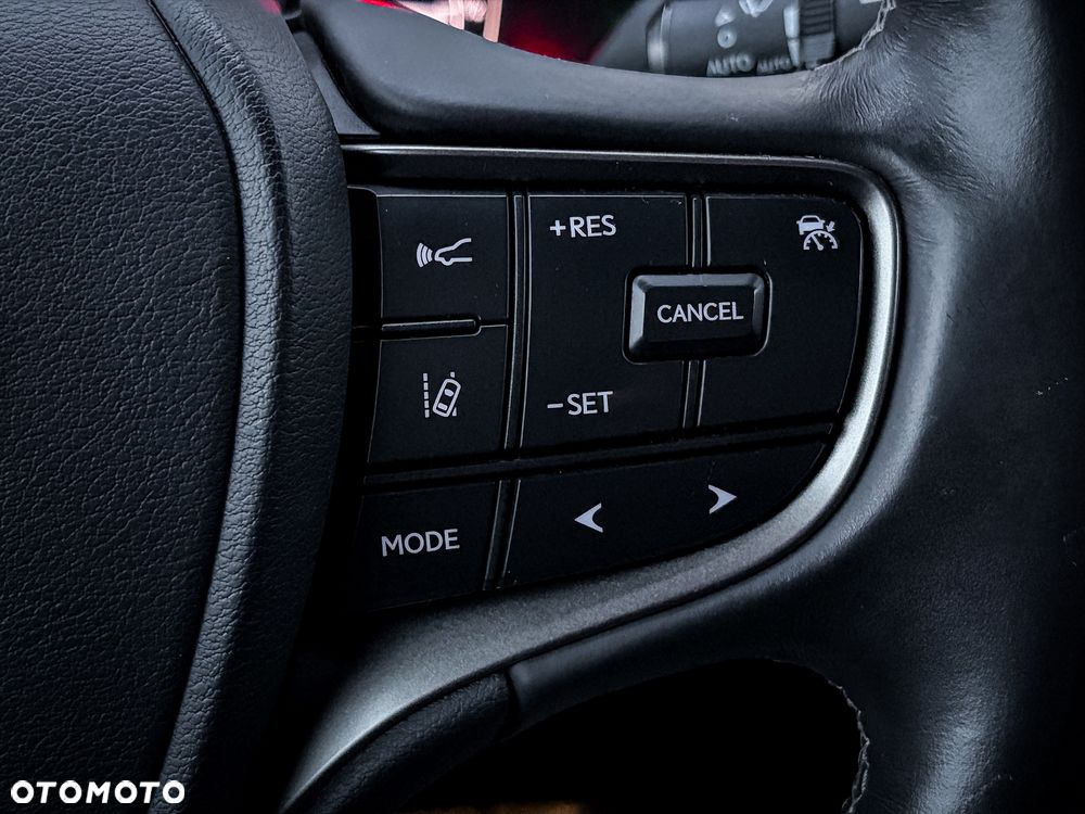 Lexus UX 250h Executive Line - 30