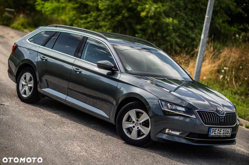 Skoda Superb 2.0 TDI DSG Ambition - 8