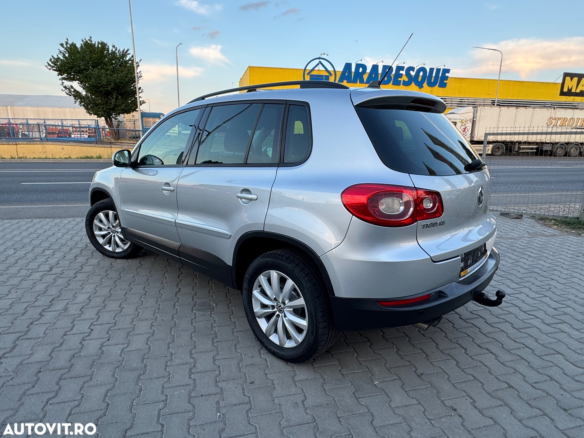 Volkswagen Tiguan 2.0 TDI 4Motion Trend & Fun - 4