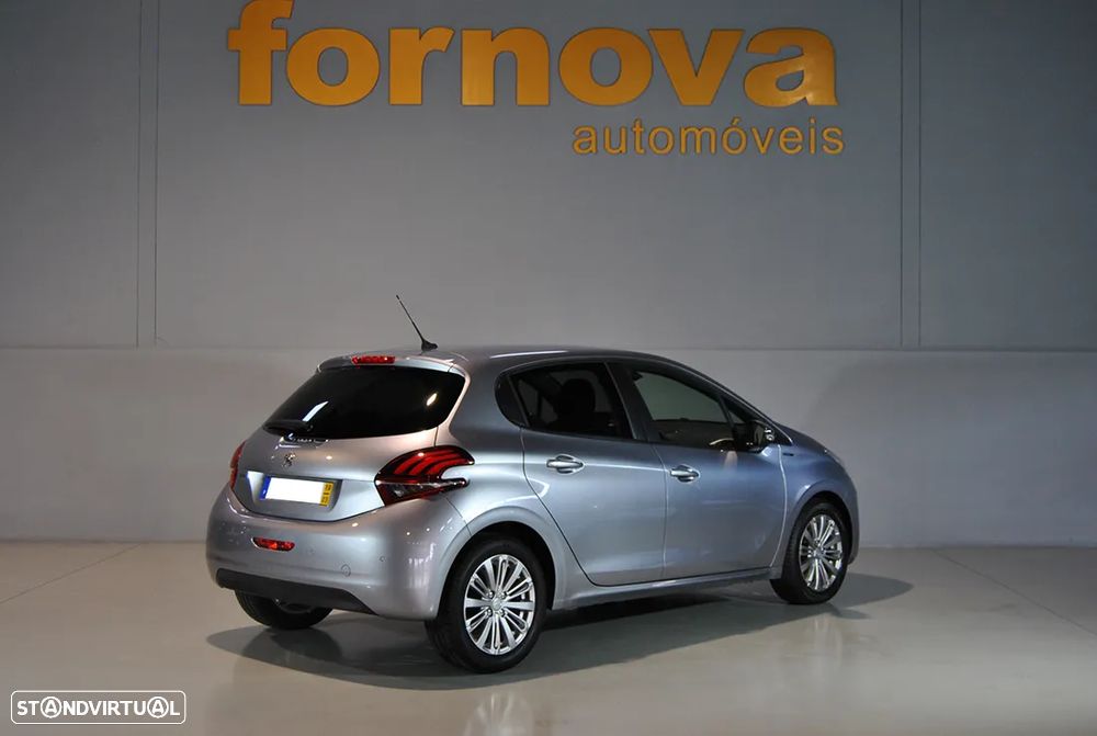 Peugeot 208 1.2 PureTech Signature - 6