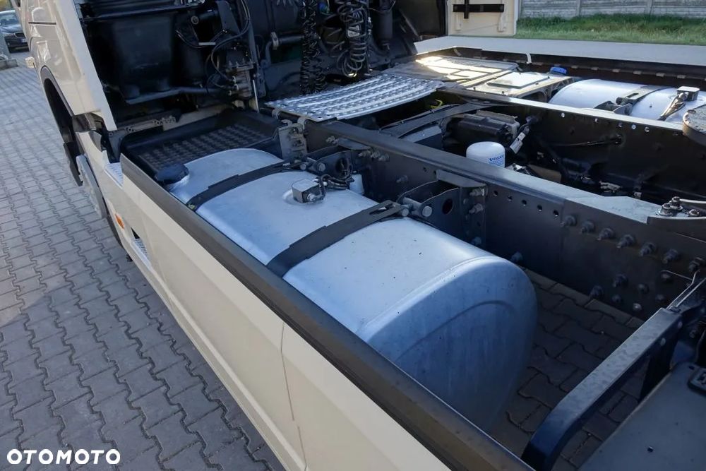 Volvo FH 500 GLOBETROTTER / STANDARD/ AUTOMAT / EURO 6 / KLIMATYZACJA POSTOJOWA/ 2 ZBIORNIKI PALIWA - 15