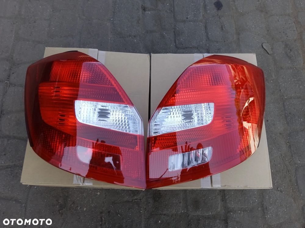 LAMPA TYLNA LEWA LUB PRAWA SKODA FABIA II HB/KOMBI NOWY ORYGINAŁ - 1