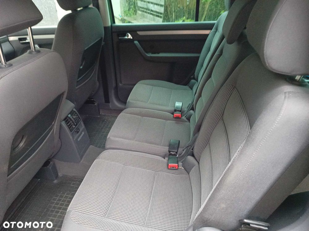 Volkswagen Touran - 8