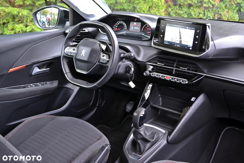 Peugeot 208 - 23