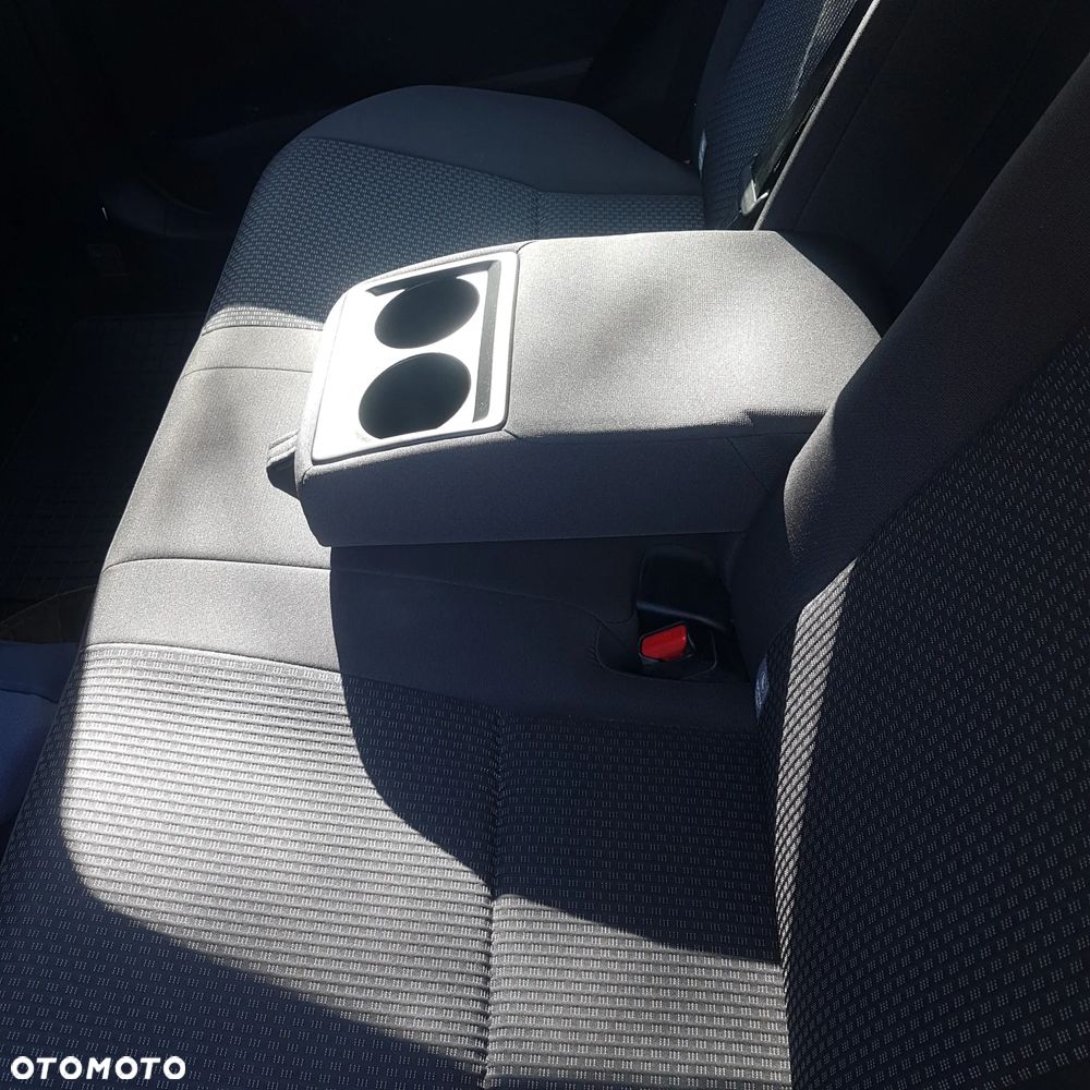 Toyota Corolla 1.6 Classic Plus - 12