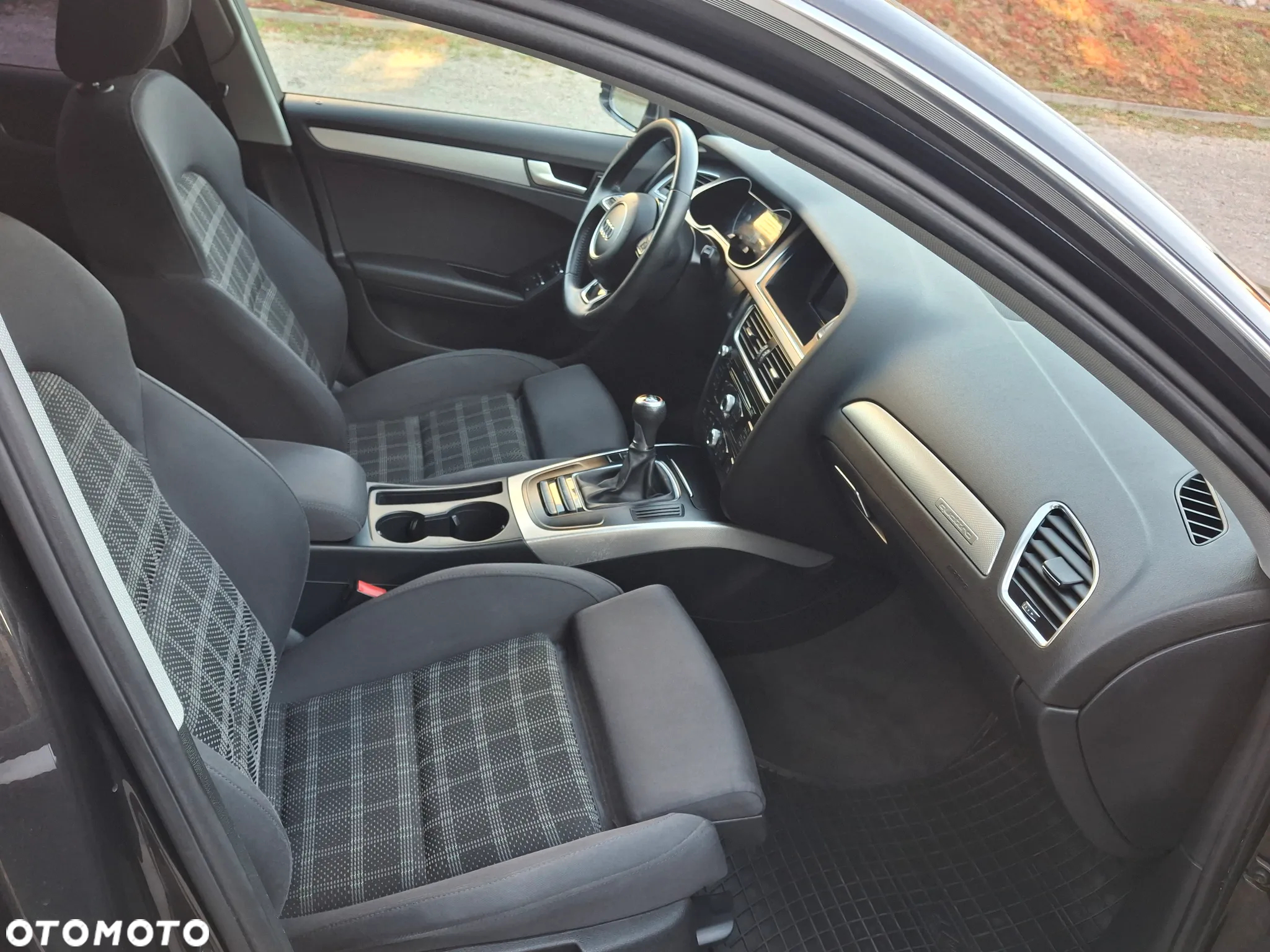 Audi A4 Avant 2.0 TDI DPF quattro Attraction - 24
