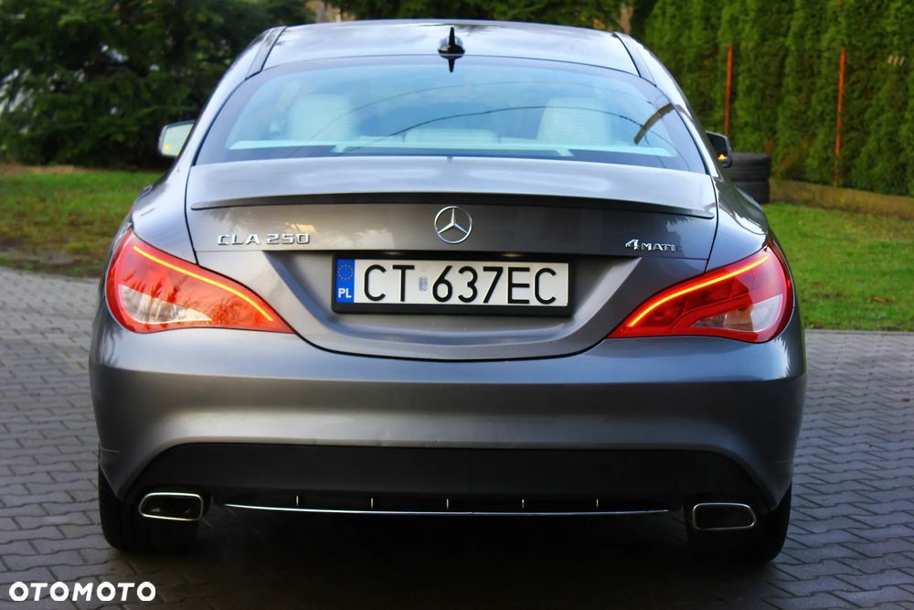 Mercedes-Benz CLA 250 4Matic 7G-DCT - 17