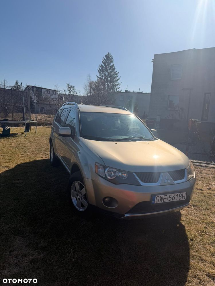 Mitsubishi Outlander 2.0 DID Instyle - 2