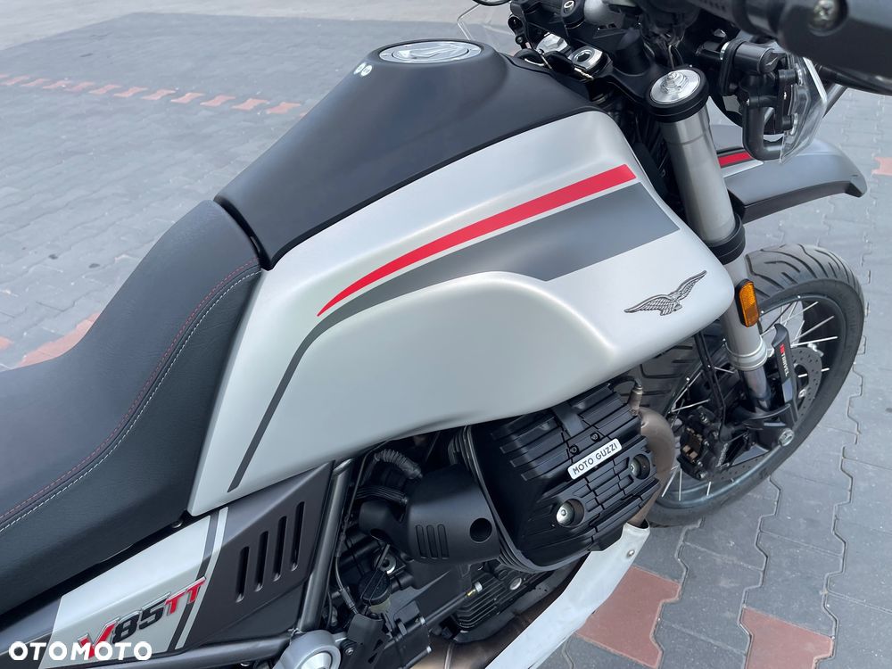 Moto Guzzi V85 - 18