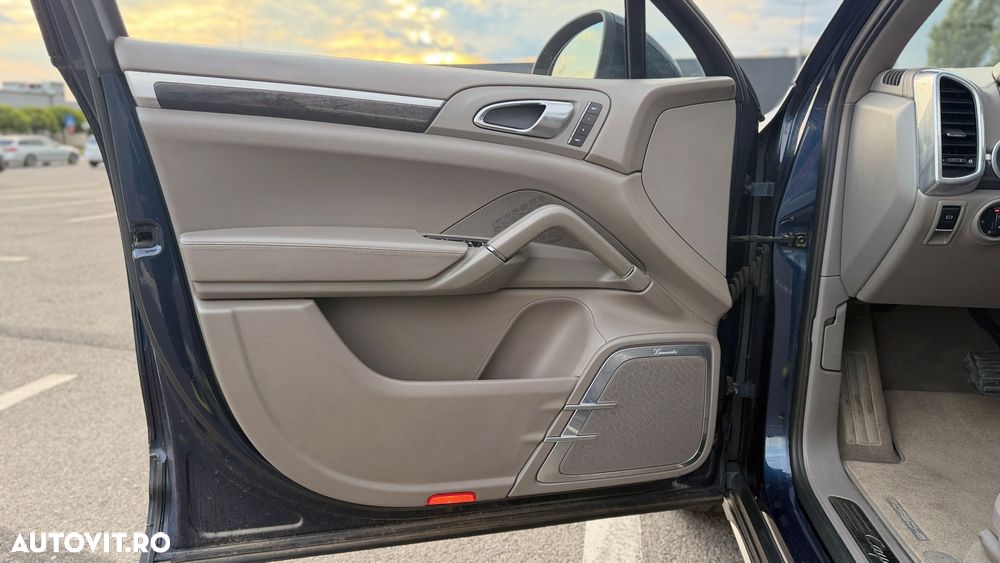 Porsche Cayenne 3.0 L V6 - 6