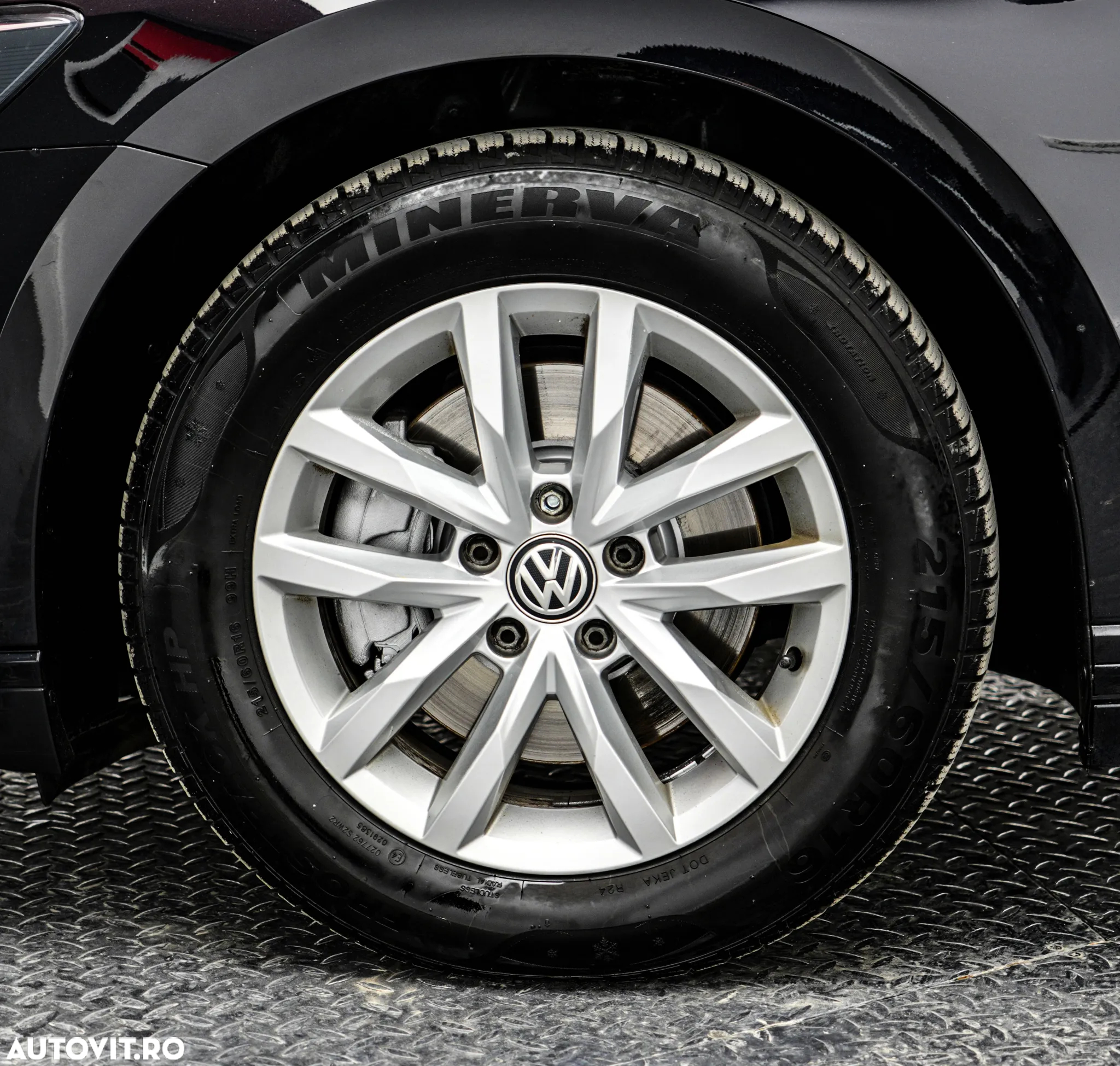 Volkswagen Passat 1.6 TDI DSG Comfortline - 30