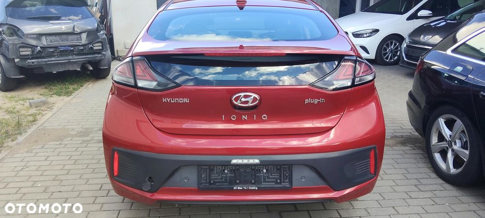Hyundai IONIQ - 8
