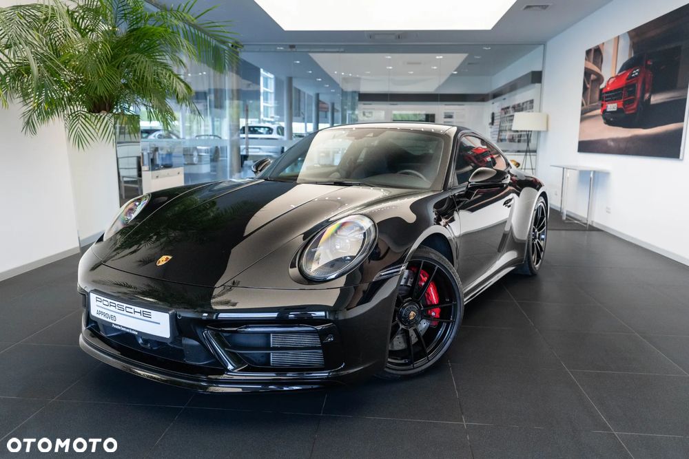 Porsche 911 Carrera 4 GTS - 2