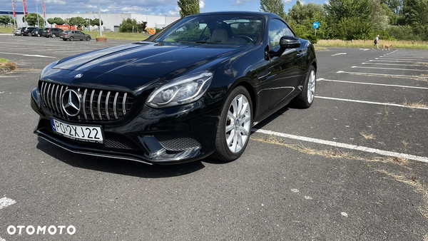 Mercedes-Benz SLC 300 9G-TRONIC Final Edition