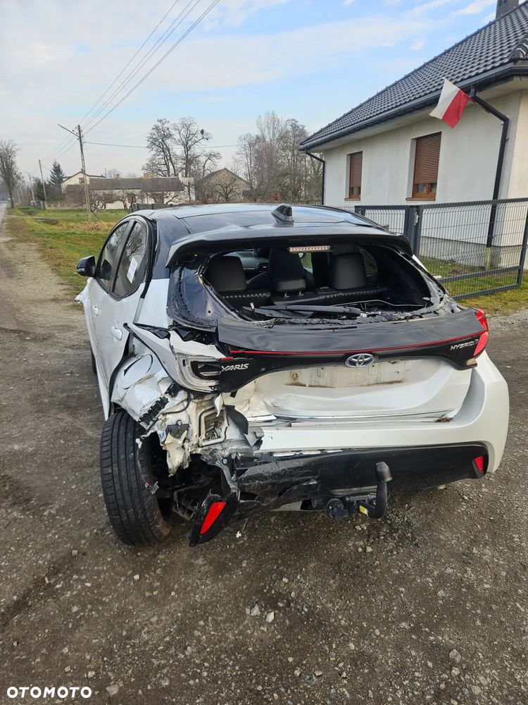 Toyota Yaris Hybrid 100 Selection - 6