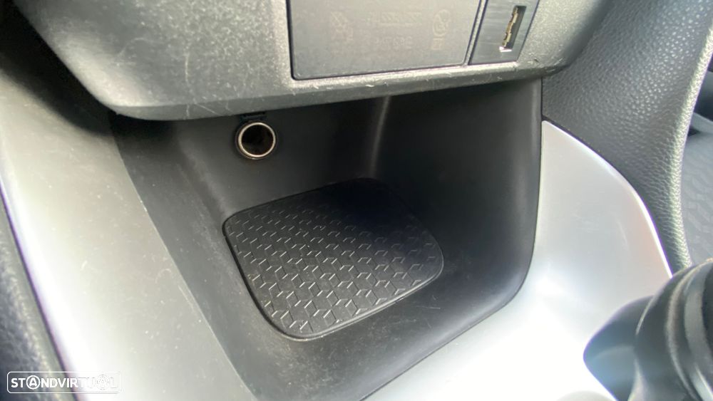 Toyota Yaris 1.5 HDF Comfort - 48