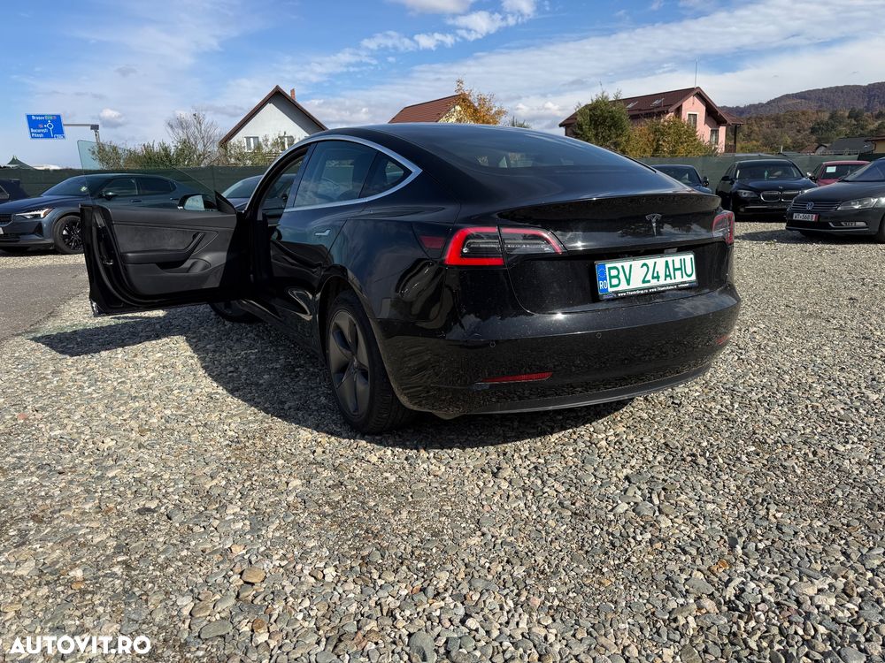 Tesla Model 3 - 4