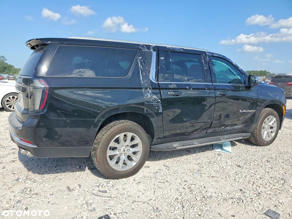 Chevrolet Suburban - 4