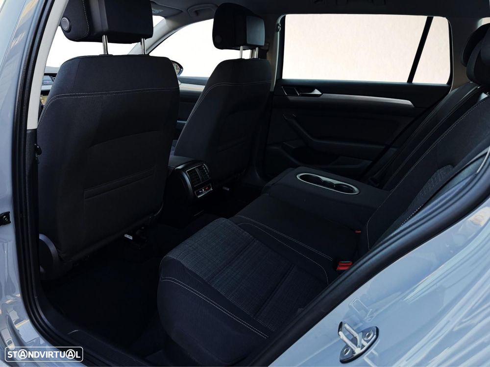 VW Passat Variant 2.0 TDi Business DSG - 15