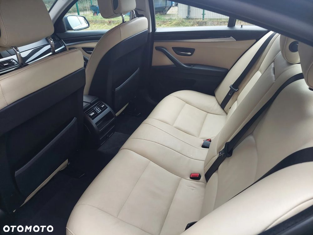 BMW Seria 5 528i Sport-Aut - 27