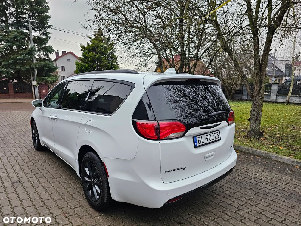 Chrysler Pacifica - 5