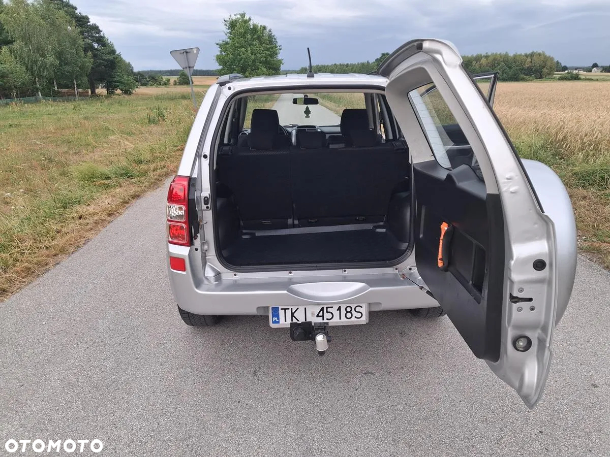Suzuki Grand Vitara 2.0 Comfort + - 27