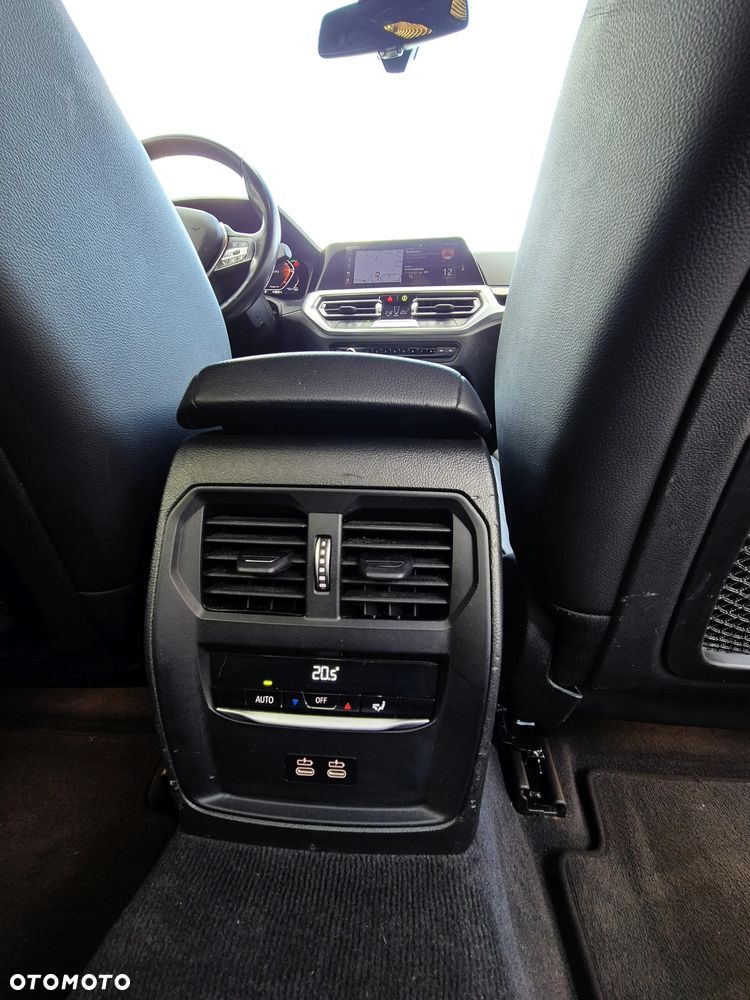 BMW Seria 3 318i Sport Line - 11