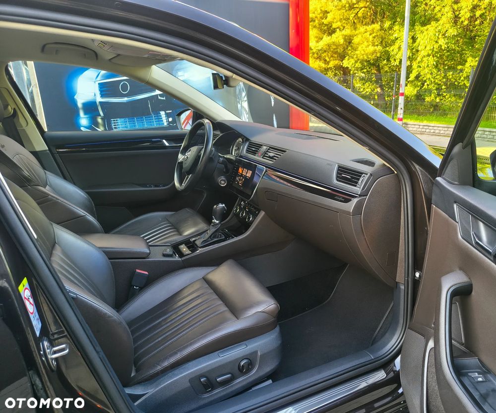 Skoda Superb 2.0 TDI L&K DSG - 17