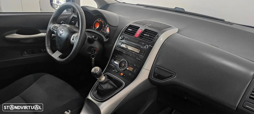 Toyota Auris 1.4 D-4D Sol - 23