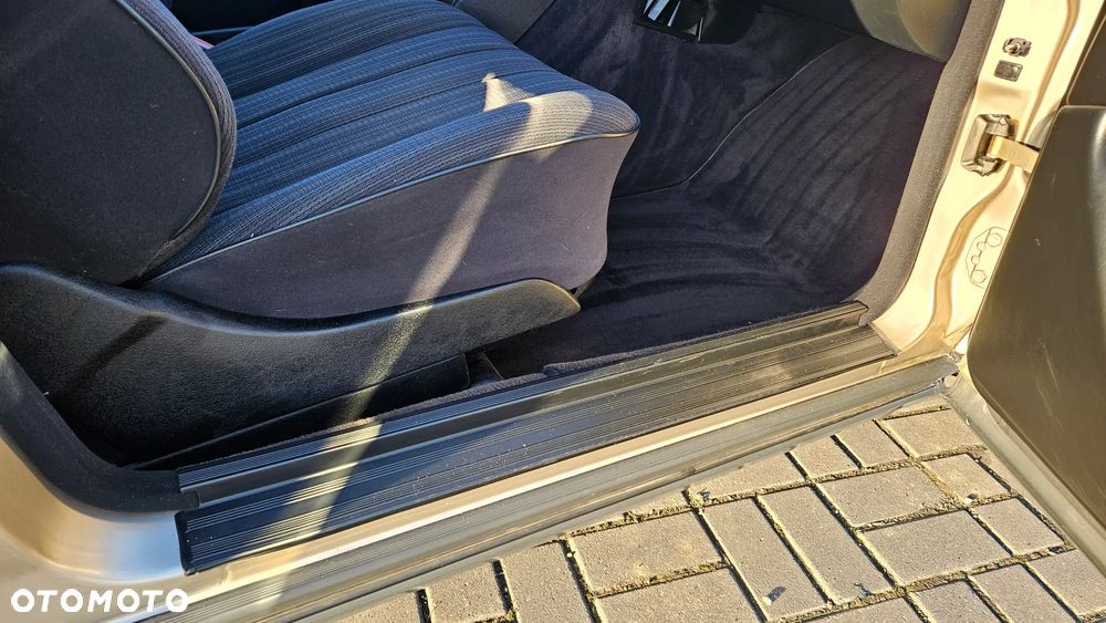 Mercedes-Benz W124 (1984-1993) - 19