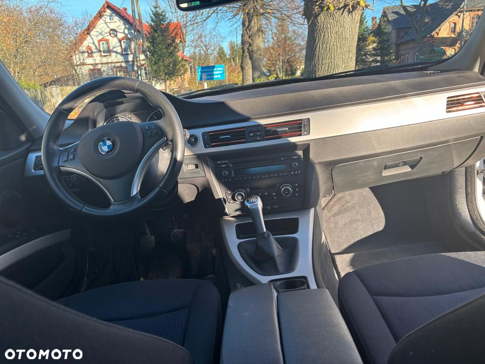 BMW Seria 3 320d xDrive DPF - 8