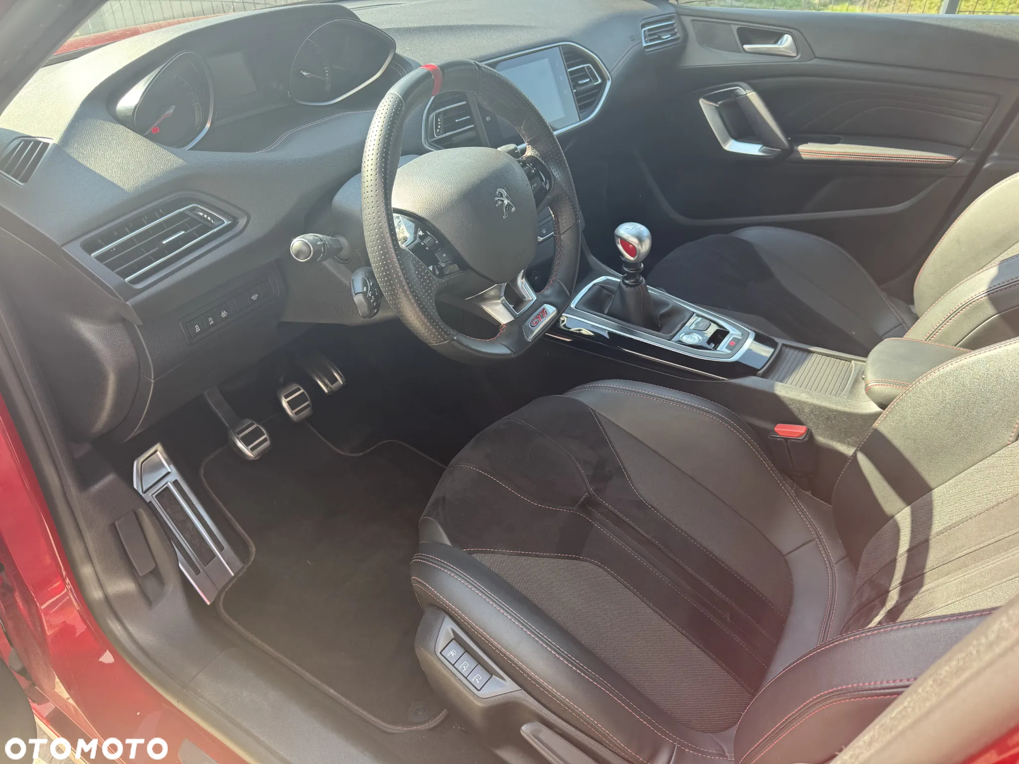 Peugeot 308 1.6 e-THP GTi by Sport S&S - 13