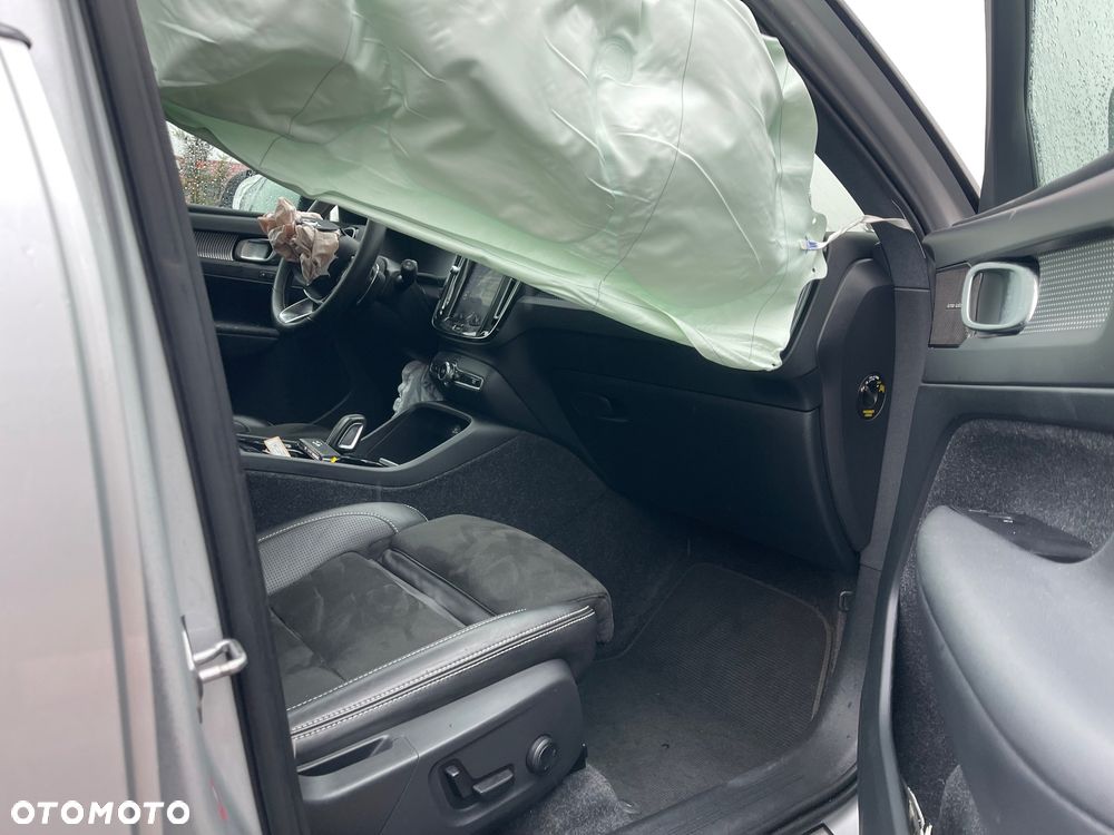 Volvo XC 40 D4 AWD Geartronic R-Design - 25