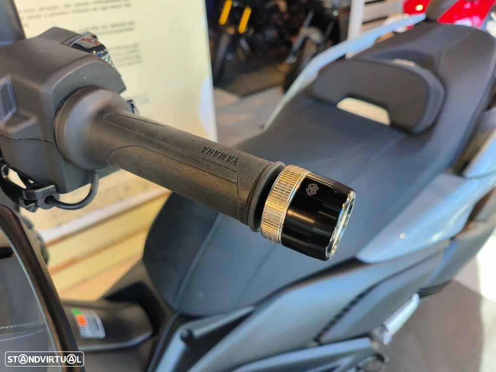 Yamaha X-Max 300 Techmax+ - 10
