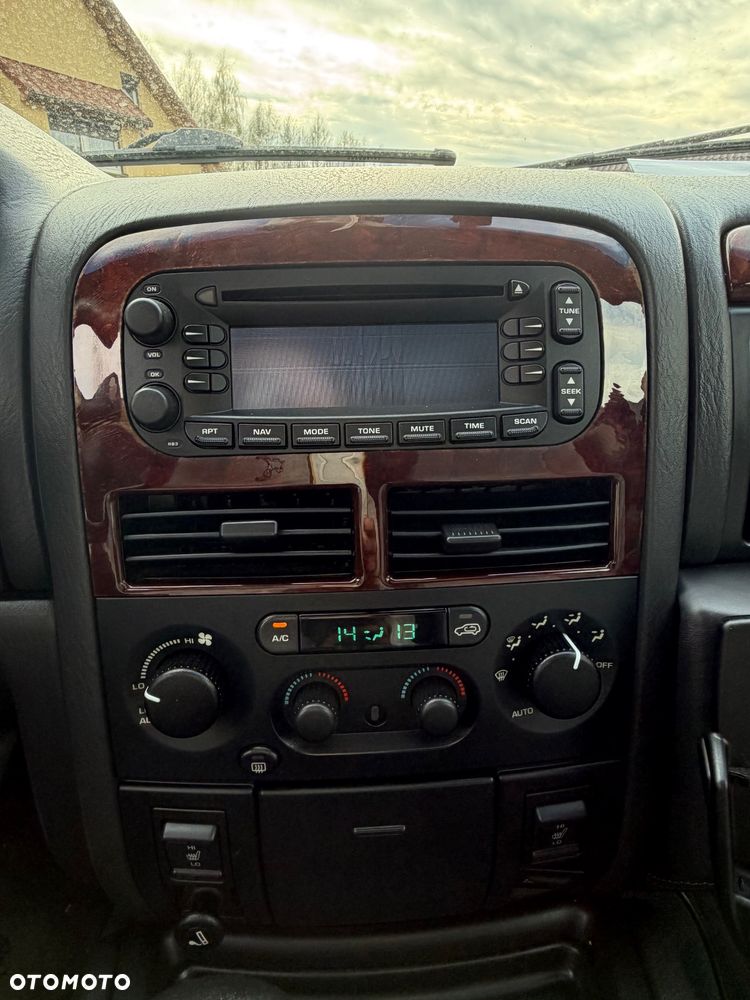 Jeep Grand Cherokee - 26