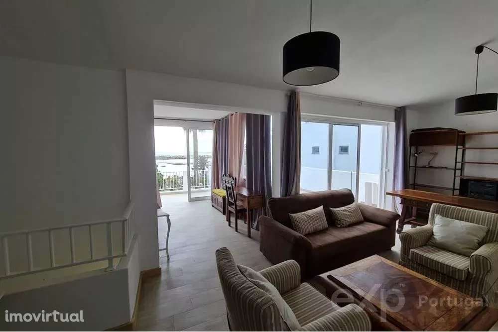 Arrenda-se Grande Moradia T3 com Jardim, Próxima à Praia da Fábrica - Grande imagem: 3/34