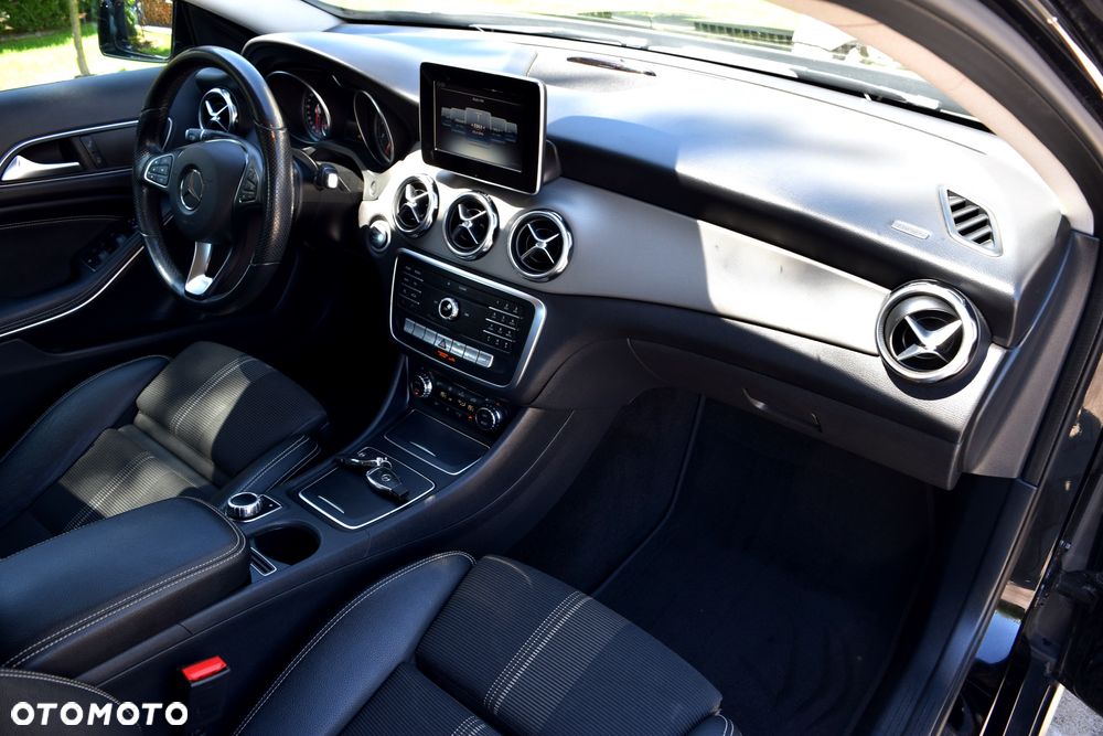 Mercedes-Benz GLA 200 7G-DCT Style - 21