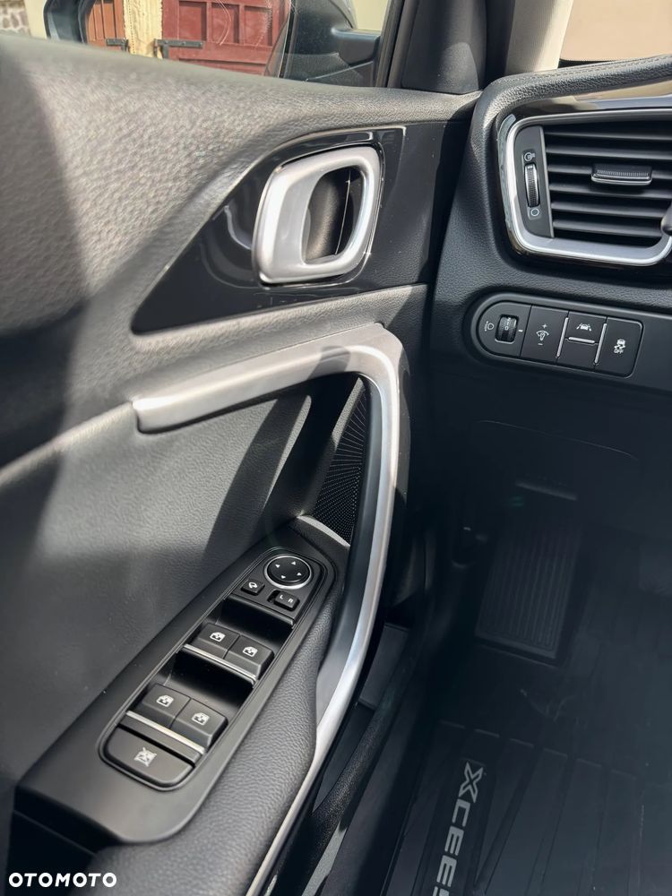 Kia XCeed 1.5 T-GDI Business Line - 18